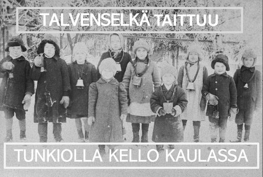 Talvenselkä taittuu tunkiolla kello kaulassa. Pohjanmaalla lapsia kehotettiin Heikin päivänä menemään tunkiolle kuuntelemaan, kun talvenselkä paukahtaa poikki. Kuva: Emil Jylhä. Museovirasto. CC BY 4.0. Meemi: Vesa Heikkinen.