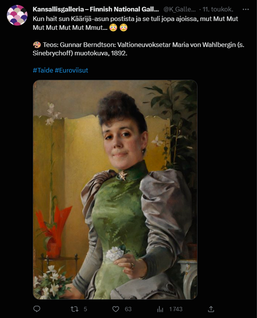 Tviitissä on kuva Gunnar Berndtsonin maalauksesta Valtioneuvoksetar Maria von Wahlbergin muotokuva (1892). Maalauksessa puhvihihaiseen ja korkeakauluksiseen mekkoon pukeutunut nainen pitää kädessään kukkasia, taustallaan huonekasveja ja sermi.

Tviitin teksti: "Kun hait sun Käärijä-asun postista ja se tuli jopa ajoissa, mut Mut Mut Mut Mut Mut Mut Mmut..." Tekstin perässä kaksi kertaa emoji, jolla on punastuneet kasvot.