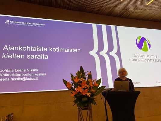 Leena Nissilä Äidinkielen opettajien foorumissa elokuussa 2023. Kuva: Minna Harmanen, Opetushallitus.
