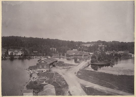 Näkymä Mäntyharjun kirkonkylään 1896. Kuva: Ernst Domander. Museovirasto, Historian kuvakokoelma. CC BY 4.0