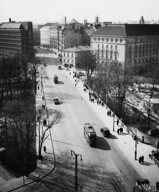 Kortteleissa tapahtuu – Kaisaniemenkatu 1937–38