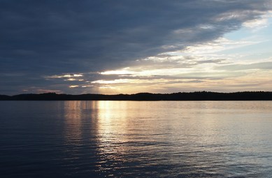 Elokuun ilta-aurinko. Kuva: Ilona Paajanen, Kotus.