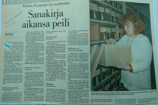 Sanakirja aikansa peili.Kouvolan Sanomat 16.4.1994.