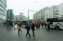Nykyistä Sörnäistä, metroaseman ympäristöä. Kuva: Janne Saarikivi 2002.