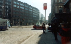 Kaisaniemenä pidetään nykyään yleisesti metroaseman seutua, joka sijaitsee alkuperäisestä Kaisaniemestä puoli kilometriä etelään. Kuva: Janne Saarikivi, 2000.
