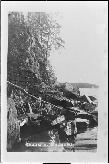 Valamon jyrkkiä kalliorantoja 1910-luvulla. Kuva: Museovirasto. CC BY 4.0.