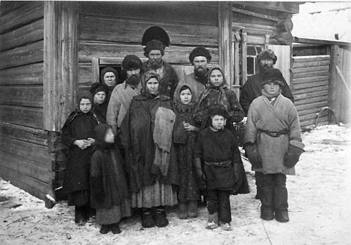 Shaitanskajan kyläläisiä. Kuva: Artturi Kannisto. 1906–1906. Museovirasto. CC BY 4.0.