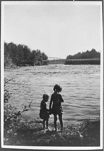 Kiviniemen koski ja sillat. Kiviniemi, Sakkola. 1930-luku. Kuva: Museovirasto. CC BY 4.0.