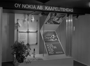 Oy Nokia Ab Kaapelitehtaan osasto Valopti'69-näyttelyssä vuonna 1969. Kuva: Kalevi Hujanen. Keravan museo. CC BY-NC-ND 4.0.
