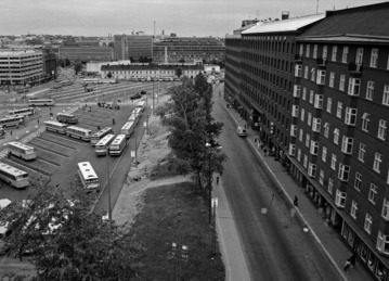 Kamppi, linja-autoasema ja Kampinkatu, 1977. Kuva: Erkki Salmela. Helsingin kaupunginmuseo. CC BY 4.0.