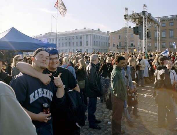 Kansanjuhla Kauppatorilla euroviisuvoiton jälkeen, 2006. Kuva: Tero Suvilammi. Helsingin kaupunginmuseo. CC BY 4.0.