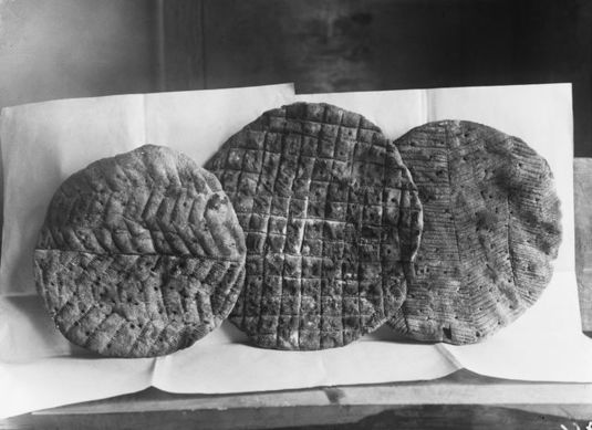Näkkileipiä, 1931. Kuva: Samuli Paulaharju. Museovirasto. CC BY 4.0.