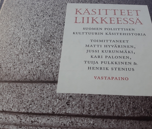 Käsitteet liikkeessä -kirjan kantta. Kuva: Vesa Heikkinen.