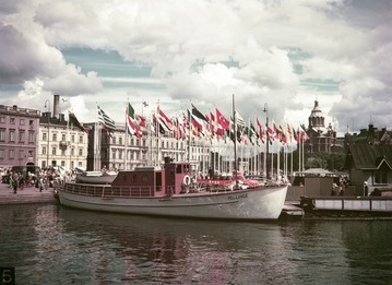 Juhlaliputus Kauppatorilla Helsingin olympialaisten yhteydessä vuonna 1952. Kuva: Olympia-kuva Oy. Helsingin kaupunginmuseo.