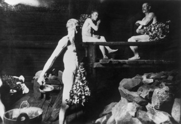 Helsinkiläinen sauna 1900-luvun alussa. Kuva: Helsingin kaupunginmuseo. CC BY 4.0.