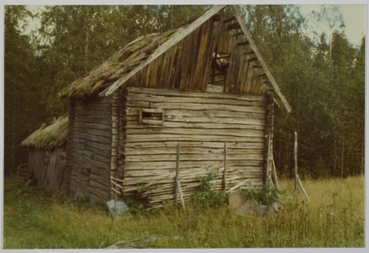 Heinälato Huht' mäellä. Kuva: Eeva-Riitta Backman. Museovirasto. CC BY 4.0.