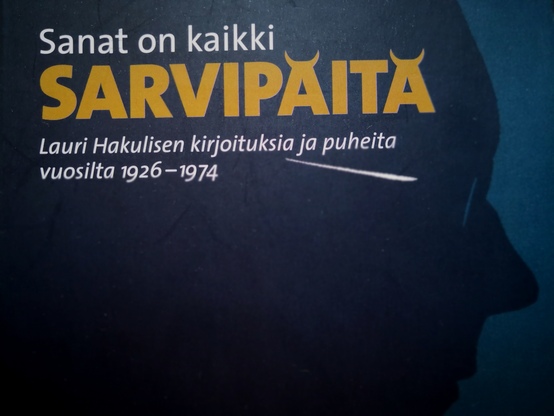 Sanat on kaikki sarvipäivä -kirjan kantta. Siluetti on vuodelta 1939. Kannen on suunnitellut Markus Itkonen. Kuva: Vesa Heikkinen.