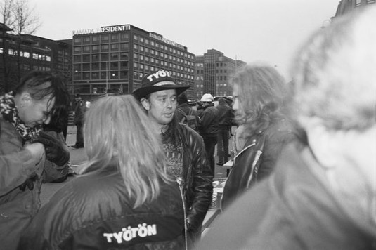 Työttömiä mielenosoituksessa Helsingissä 4.11.1993. Kuva: Kari Kankainen. Museovirasto. CC BY 4.0.