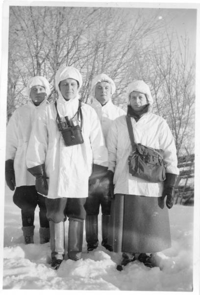 Talvisodassa Ilomantsissa vuonna 1940. Vasemmalla eläinlääkäri Pekka Ryynänen. Kuva: Hyvinkään kaupunginmuseo. CC BY-NC-ND 4.0