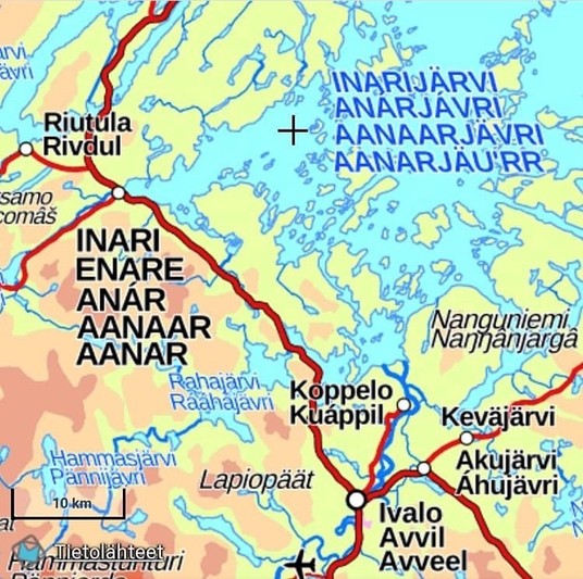 Kielen juhlaa 75 -Instagram-tili: Inari lukee kartassa viidellä eri kielellä. Ruutukaappaus Maanmittauslaitoksen Karttapaikasta 2020.