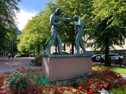 Nyrkkeilijät-patsas. Kuva: Olli Tamminen.