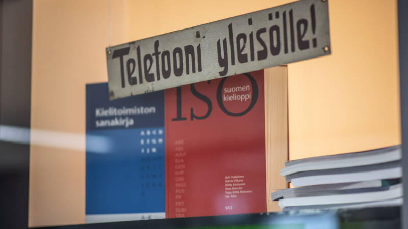 Kotimaisten kielten keskuksen kielineuvontahuone. Kuva: Joni VIllanen.
