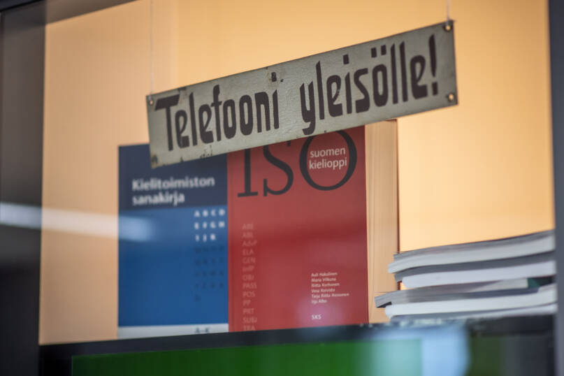 Kotimaisten kielten keskuksen kielineuvontahuone. Kuva: Joni VIllanen.