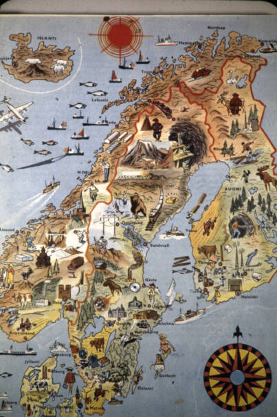 Pohjoismaiden kartta, johon on merkitty Suomen, Ruotsin, Norjan, Tanskan ja Islannin luontoa, kaupunkeja, ihmisiä ja eläimiä sekä kuuluisia nähtävyyksiä.. Kuva Graafisen suunnittelun opetuskuvakokoelma, Taideteollinen korkeakoulu. CC BY-NC 4.0.