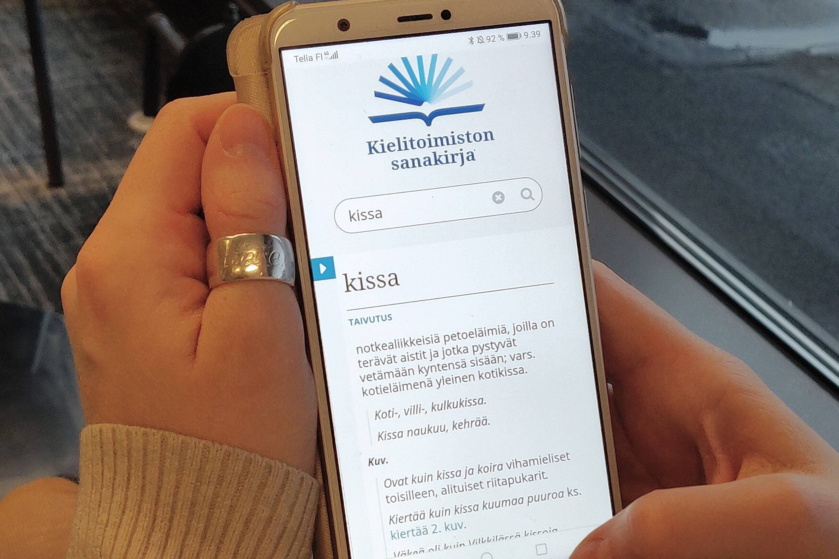 Uudistunut Kielitoimiston sanakirja. Kuva: Minna Haapanen.