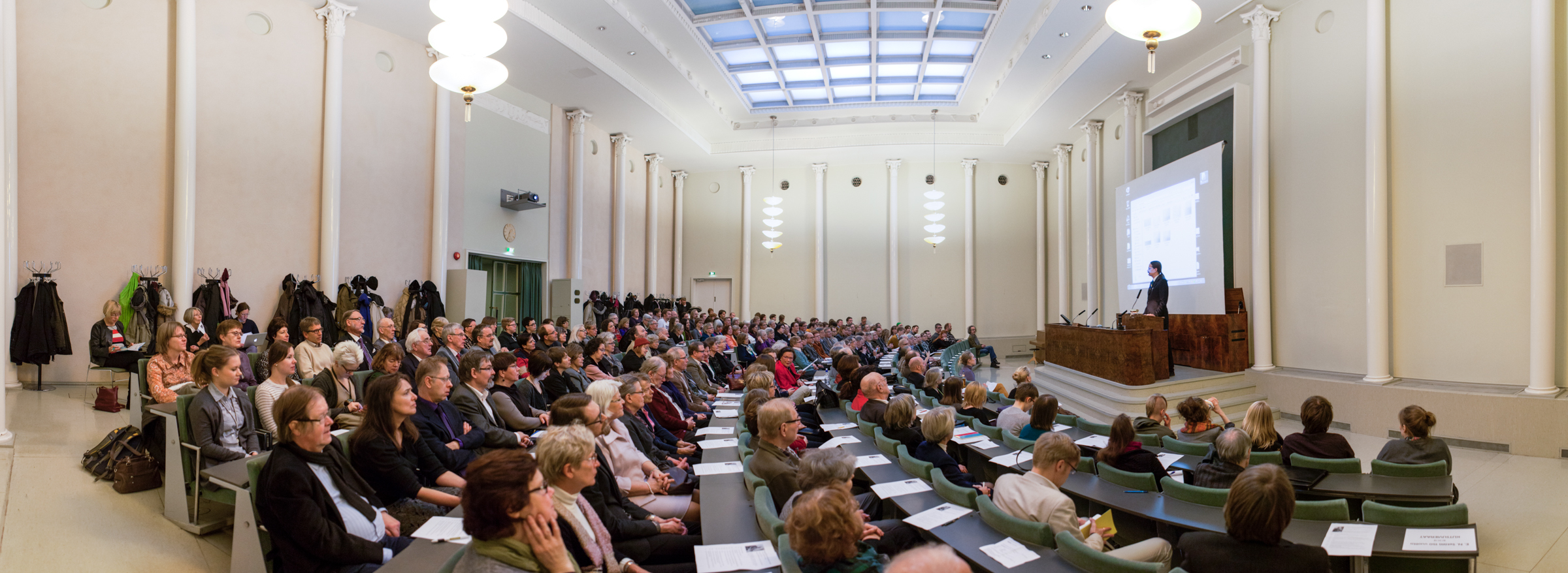 Seminaarin yleisöä. Kuva: Saša Tkalčan.