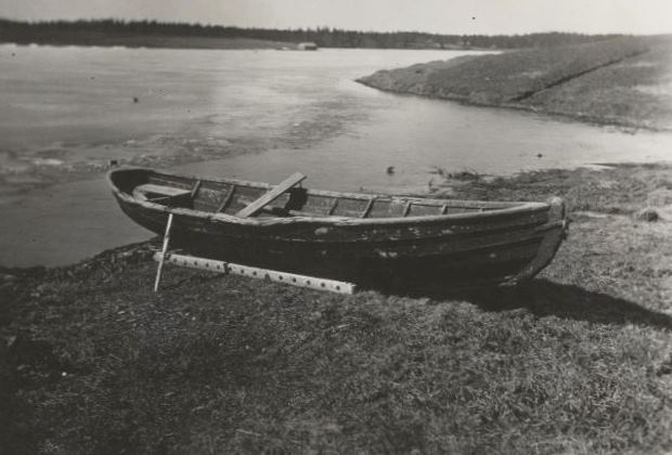 Jolla, lyhyt ja leveä vene (Hämeenkyrö v. 1933). Kuva: Ilmari Kohtamäki. Suomen murteiden sana-arkisto, Kotus.
