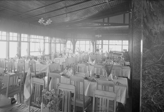 Ravintolan interiööri. 1930. Kuva: Pietinen. Museovirasto. CC BY 4.0