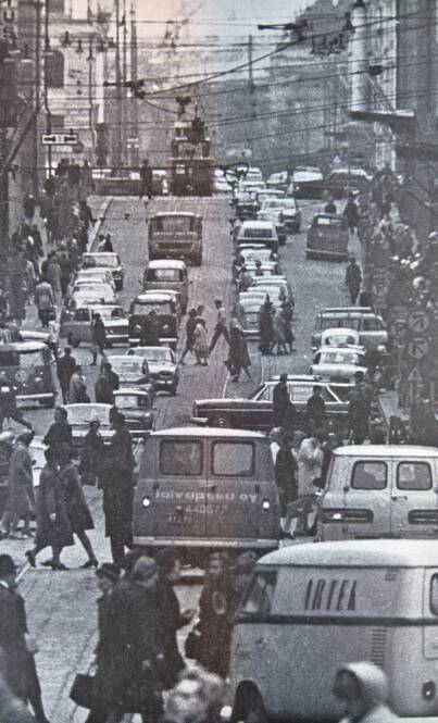 Aleksanterinkatu nykyään. Helsinki-Seuran vuosikirja 1968. Kuva: Suvi Syrjänen, Kotus.