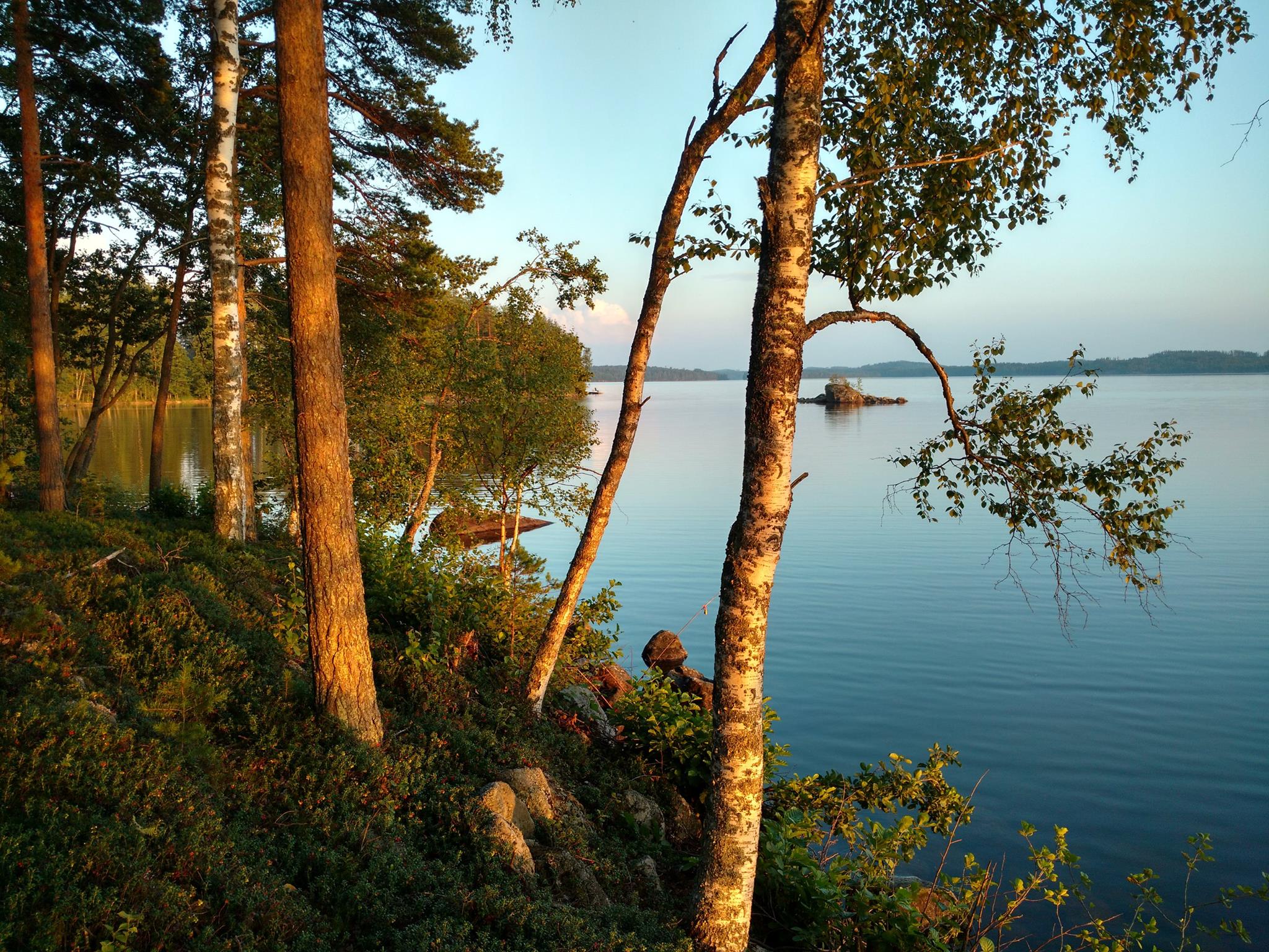 Auringonlasku Saimaan Siikavedellä. Kuva: Ulla Onkamo, Kotus.