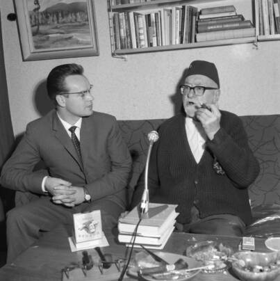 Ilmari Kianto Jorma Rekusen haastateltavana. 26.9.1963. Kuva: Pertti Virtaranta. Museovirasto.