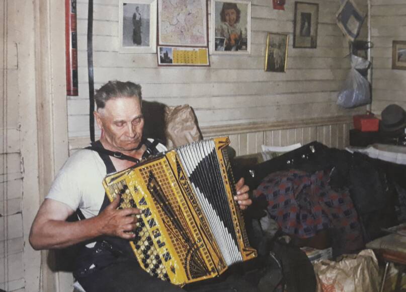 Frederick Nordlund Pertti Virtarannan kuvaamana. Kanada, 1980. Hauska tutustua -kirjan kansikuva.