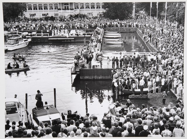 Unikeon päivän viettoa. Naantali, 1982. Kuva: Teuvo Kanerva. Museovirasto. CC BY 4.0.