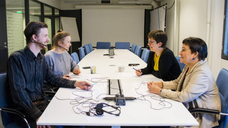 Risto Uusikoski, Lotta Jalava, Charlotta af Hällström-Reijonen ja Ulla-Maija Forsberg. Kielikorva, helmikuu 2019. Kuva: Sonja Holopainen.