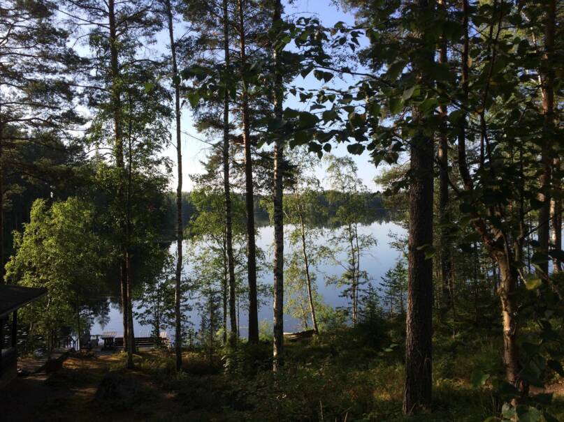 Lummenteen rannalla. Kuva: Terhi Ainiala.