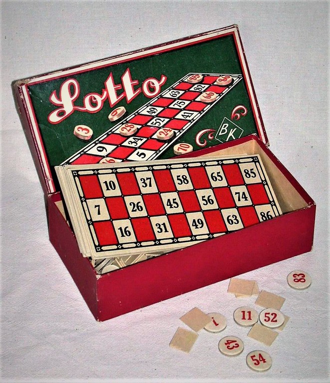 Lotto BK -pelipakkaus. 1930-luku. Valmistaja: Oy Kuvataide - Bildkonst Ab. Kuva: Helsingin kaupunginmuseo.