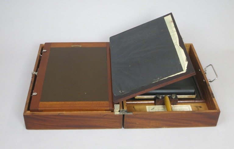Monistuskone. Ellams Duplicator co. 1900–1944. Kuva: Helsingin kaupunginmuseo. CC BY 4.0.