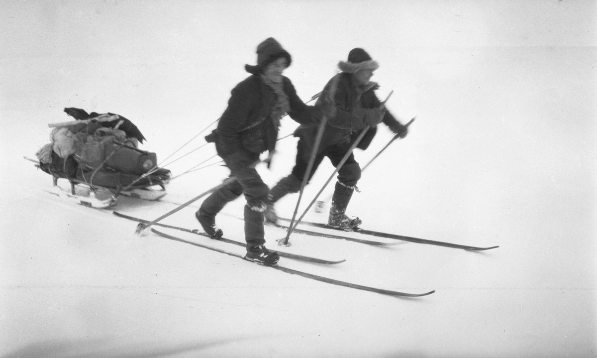 Suursaaren posti vauhdissa. 1924. Kuva: Sakari Pälsi. Museovirasto. CC BY 4.0.