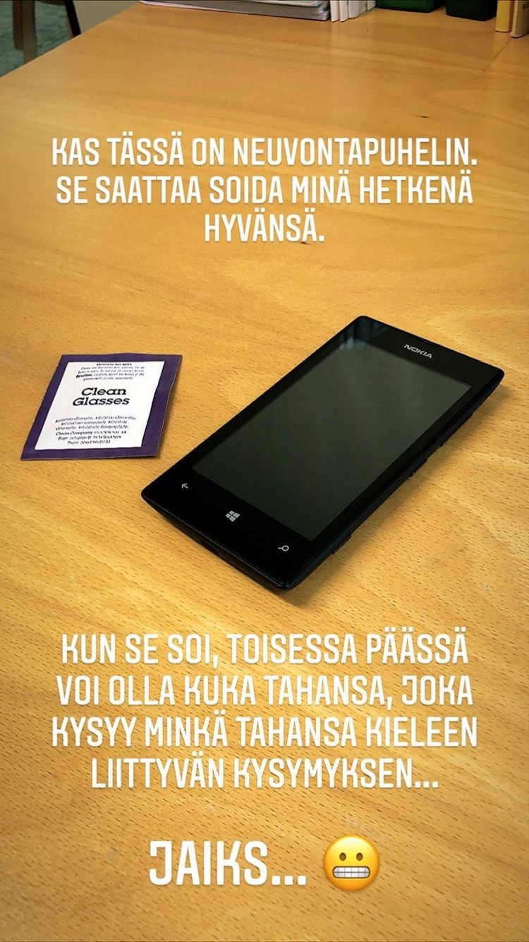 Kielen juhlaa 75 -Instagram-tili: Harjoittelija Olli Tammisen työpäivään kuului mm. jännittävää neuvontapuheluiden odottelua. Kuva: Olli Tamminen, Kotus.