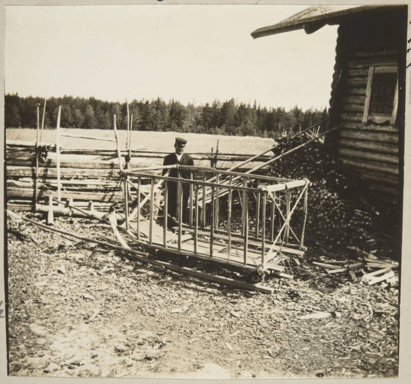 Heinähäkki rekineen Salmin pitäjässä. Kuva: Gösta Grotenfelt 1910–1917. Museovirasto. Kansatieteen kuvakokoelma.